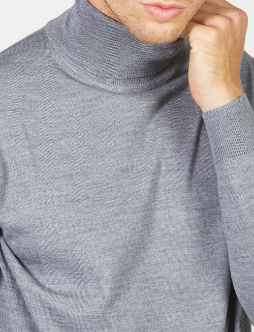 Basic turtleneck in merino wool