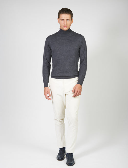 Basic turtleneck in merino wool