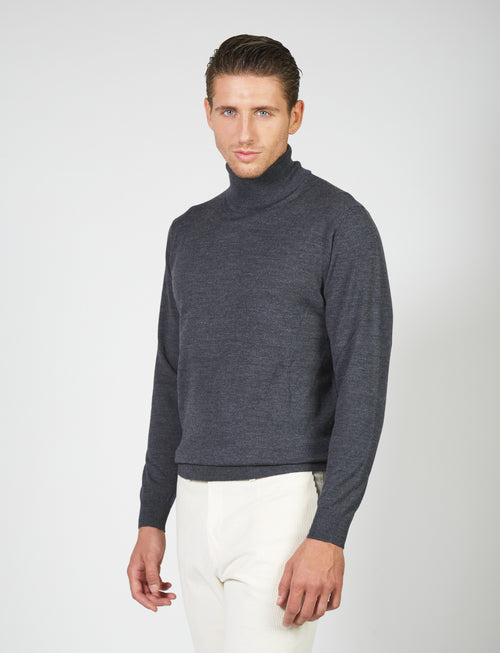 Basic turtleneck in merino wool