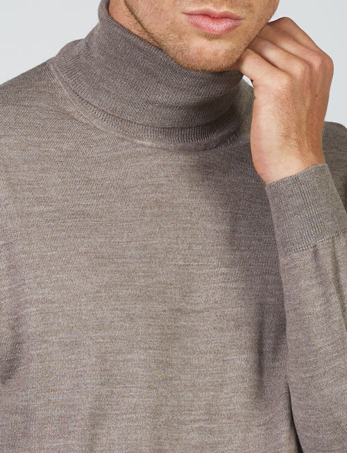 Basic turtleneck in merino wool