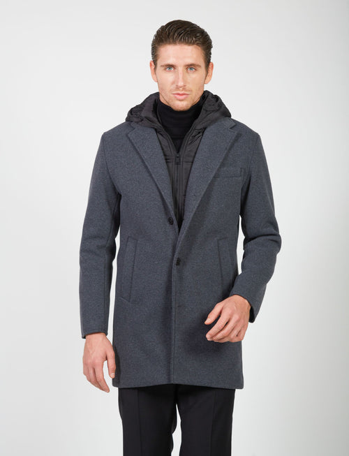 Cappotto in maglia con pettorina e cappuccio