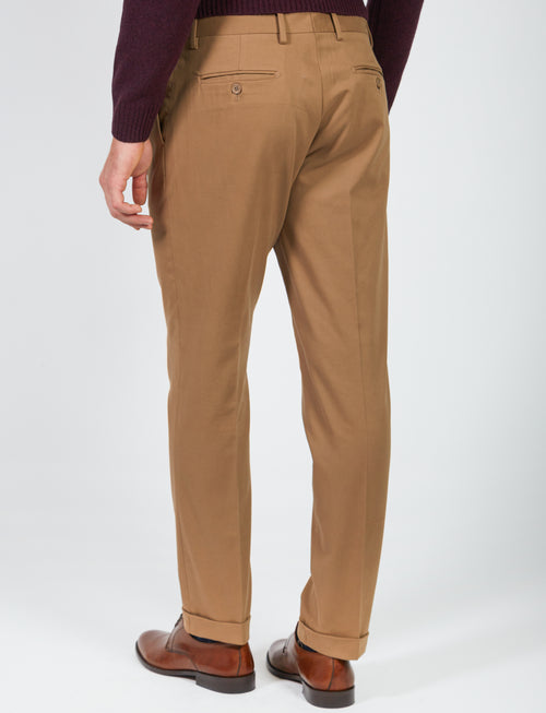 Trousers with pleats in satin fabric