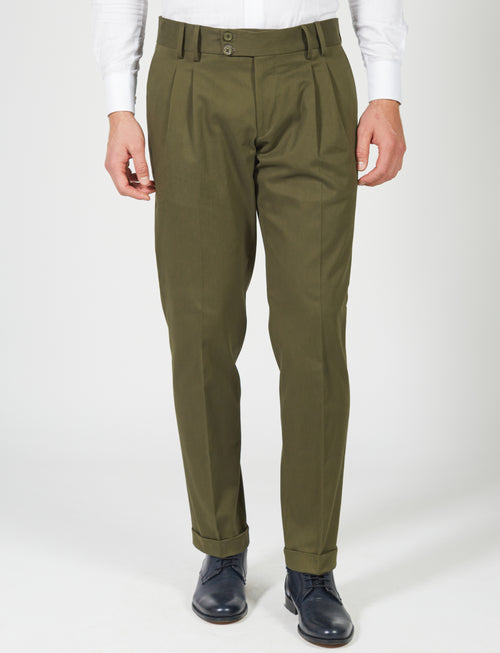 Trousers with pleats in satin fabric