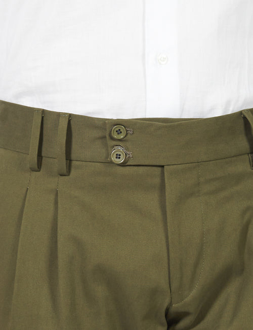 Trousers with pleats in satin fabric