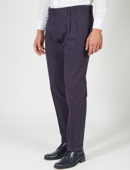 Trousers with pleats in satin fabric