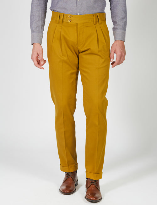 Trousers with pleats in satin fabric