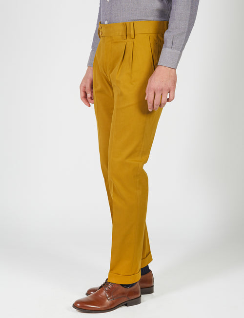 Trousers with pleats in satin fabric