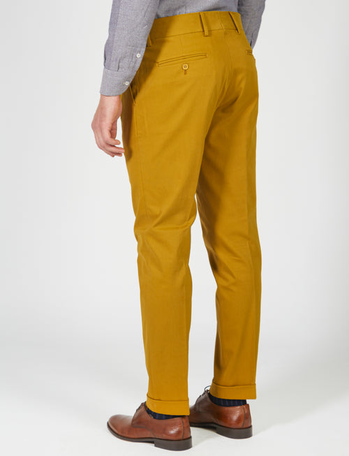 Trousers with pleats in satin fabric