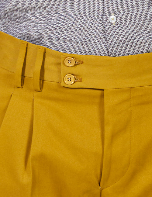 Trousers with pleats in satin fabric