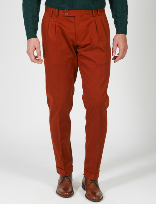 Trousers with pleats in satin fabric