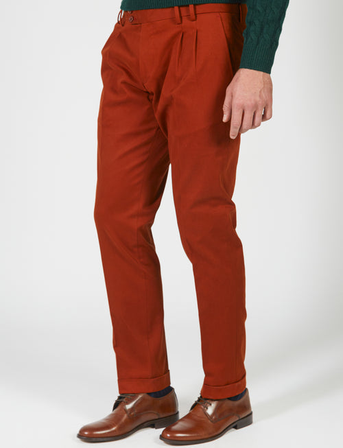 Trousers with pleats in satin fabric