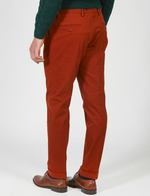 Trousers with pleats in satin fabric