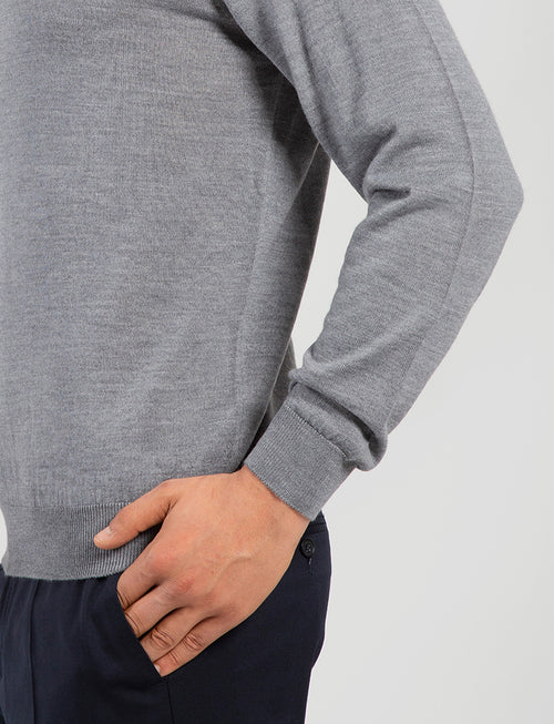 Basic crew-neck sweater in cotton and wool