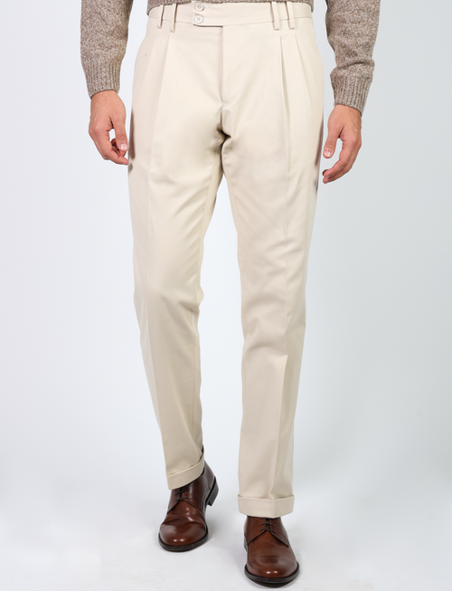 Trousers with pleats in satin fabric