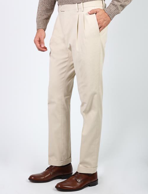 Trousers with pleats in satin fabric