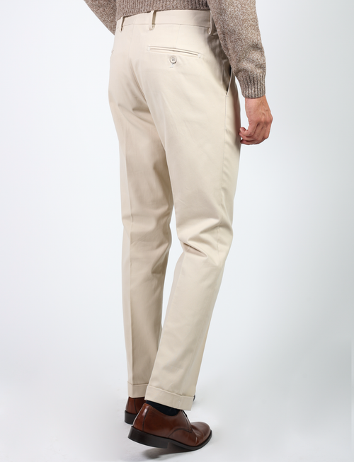 Trousers with pleats in satin fabric