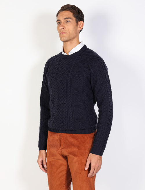 Crewneck sweater with diamonds and wool cables 