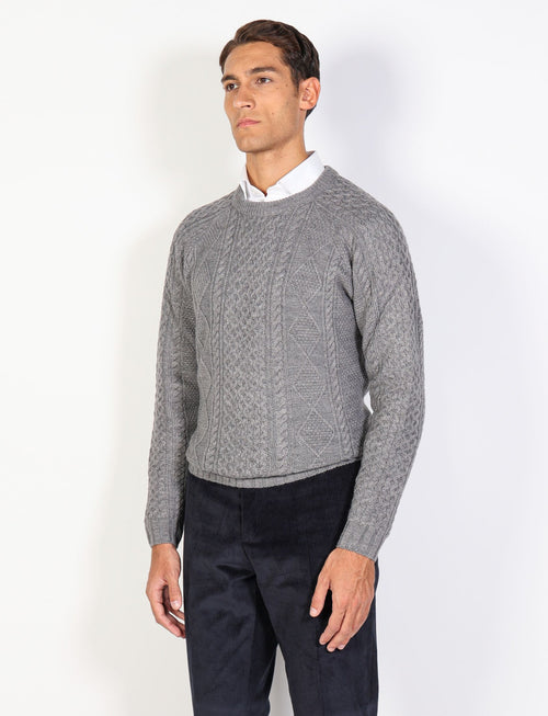 Crewneck sweater with diamonds and wool cables 