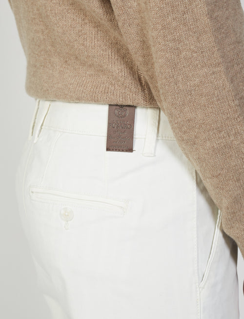 Pantaloni basici in tessuto twill