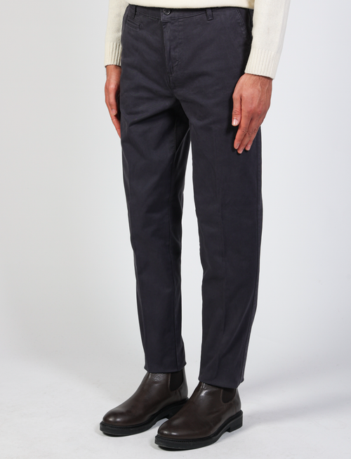 Pantaloni basici in tessuto twill