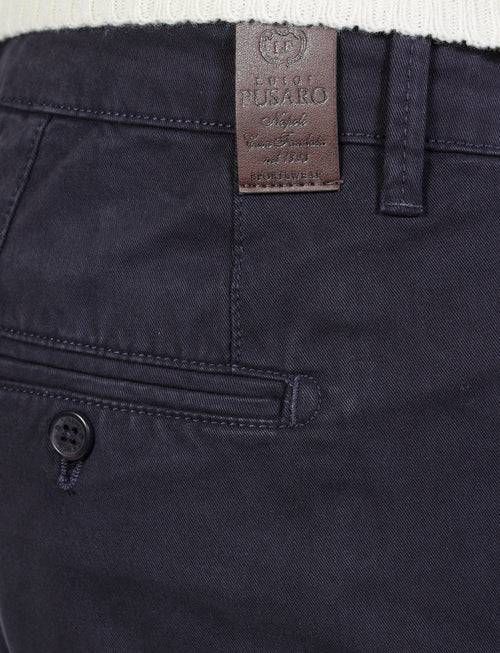 Pantaloni basici in tessuto twill